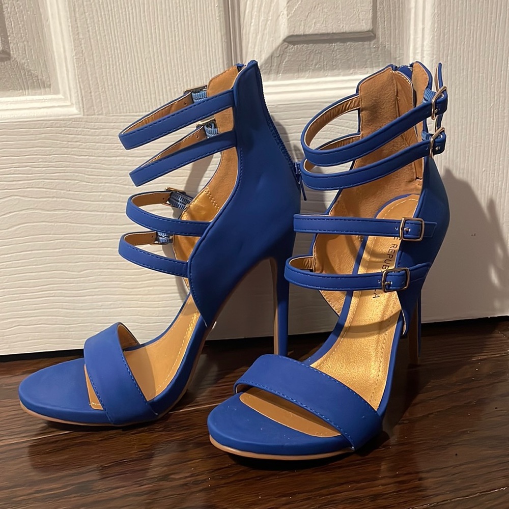 Blue high heel size 6 1/2